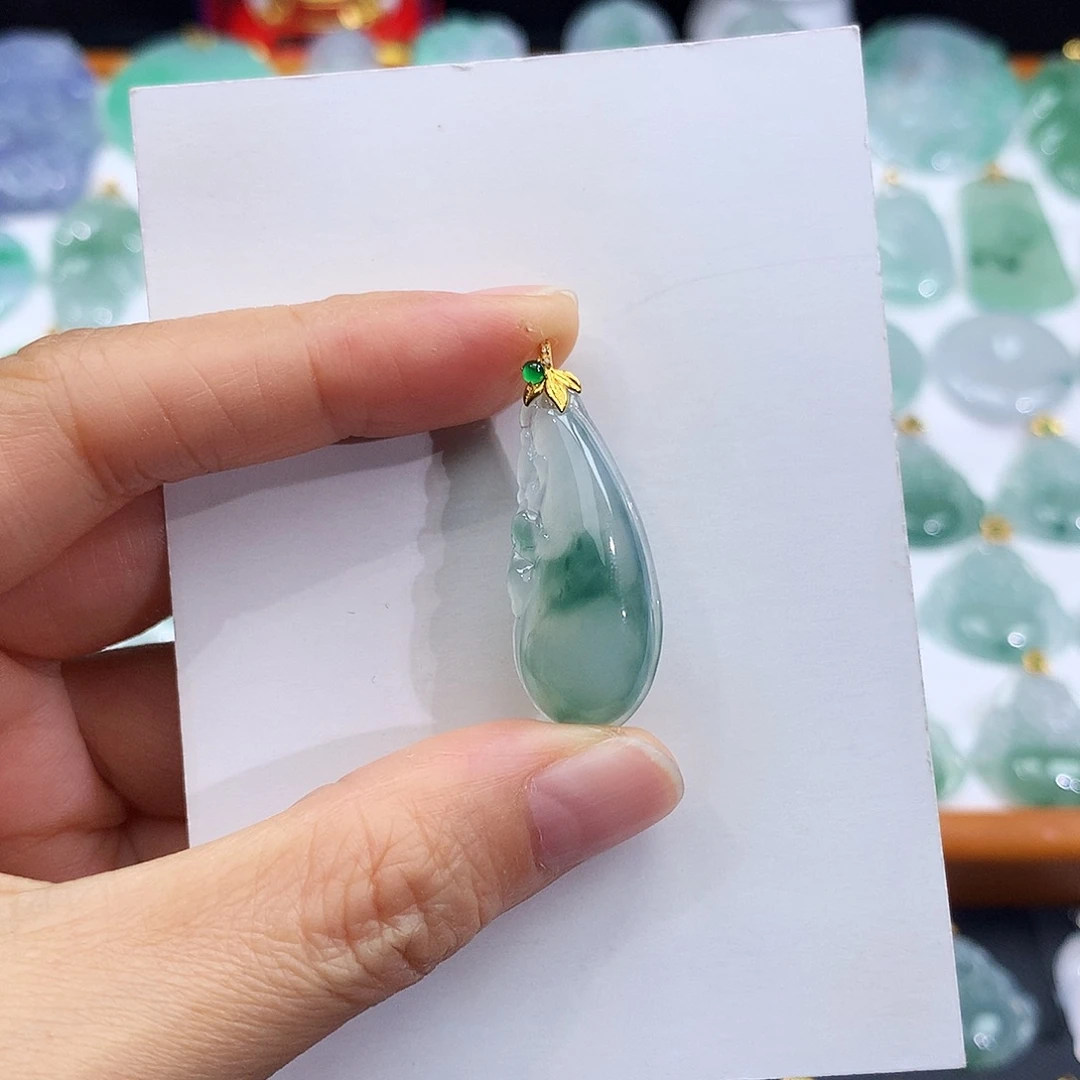 翡翠18K金镶嵌颈饰翡翠吊坠