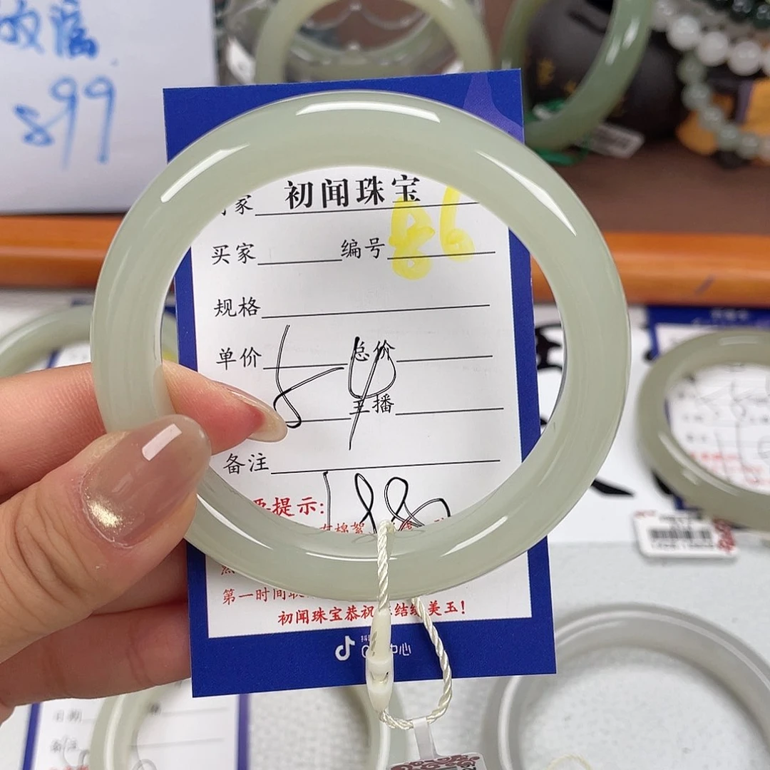 和田玉手镯未镶嵌