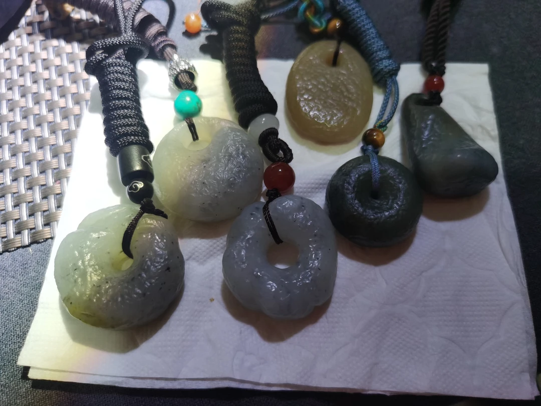 和田玉平安环随型吊坠