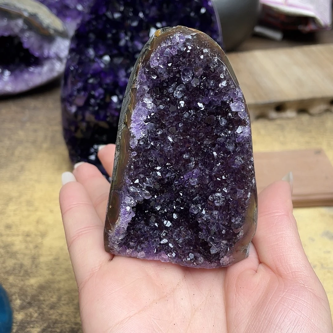 紫晶未镶嵌大型摆件（非配饰）