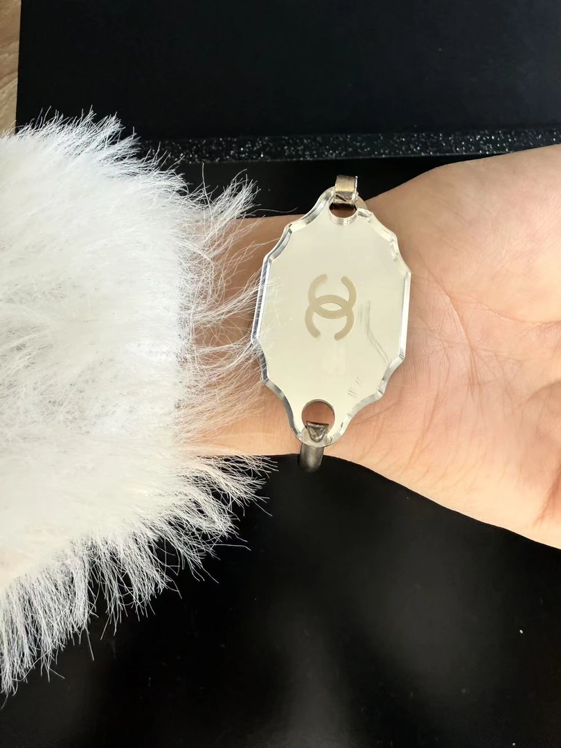 95新  Chanel 镜面亚克力手镯 2955953