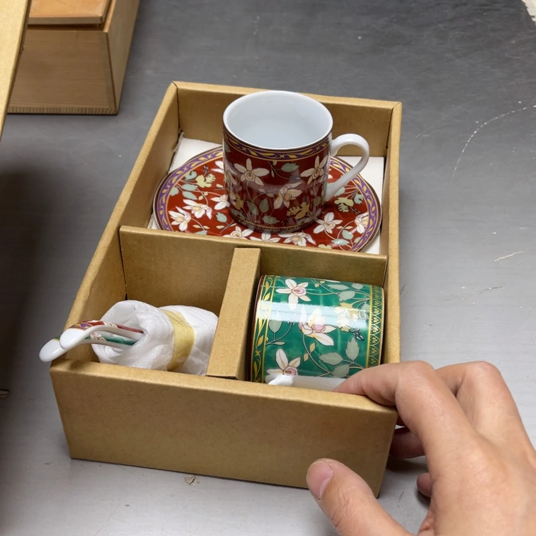 瓷片用****0密密麻麻地排列着一个