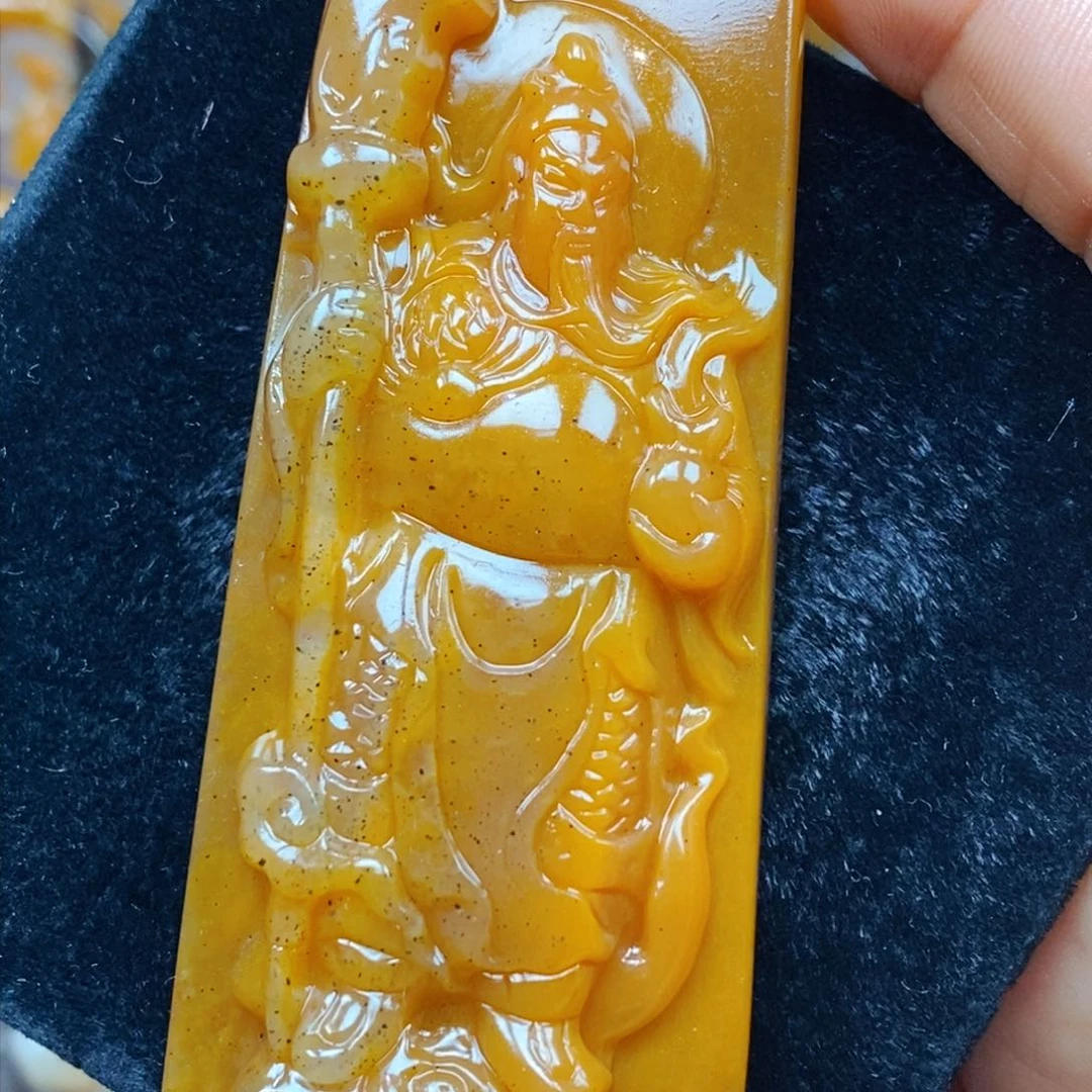 未镶嵌石英质玉（黄龙玉）颈饰
