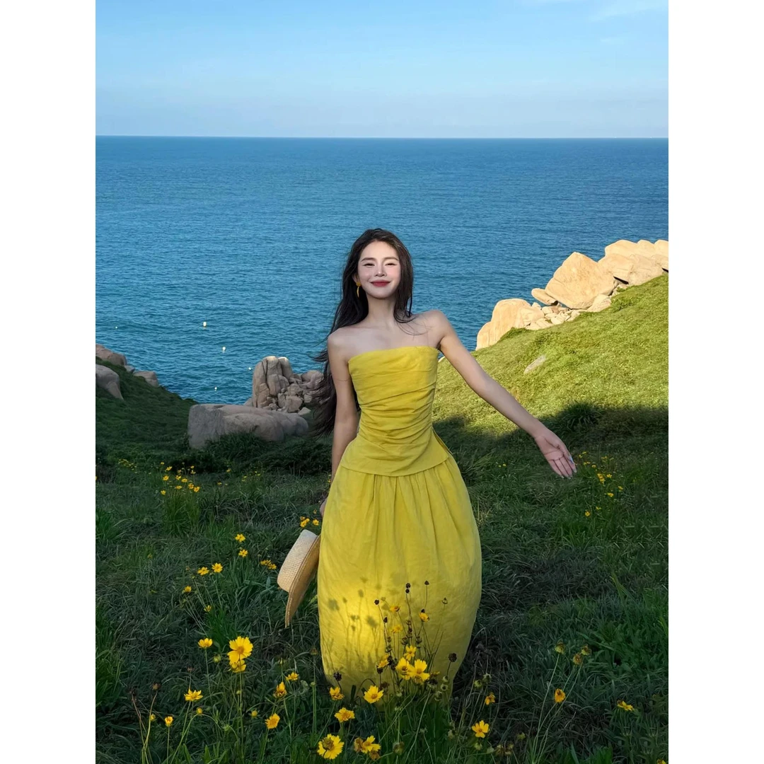 海边多巴胺绝美度假风黄色抹胸长裙女夏褶皱上衣花苞半身裙两件套
