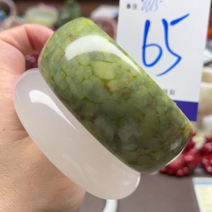 蛇纹石玉手镯未镶嵌