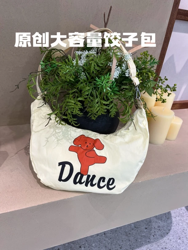 可爱风可调节水饺形有内袋斜挎包休闲布包白色饺子包户外情侣