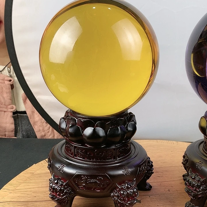 石材黄水晶球直径15带高档底座