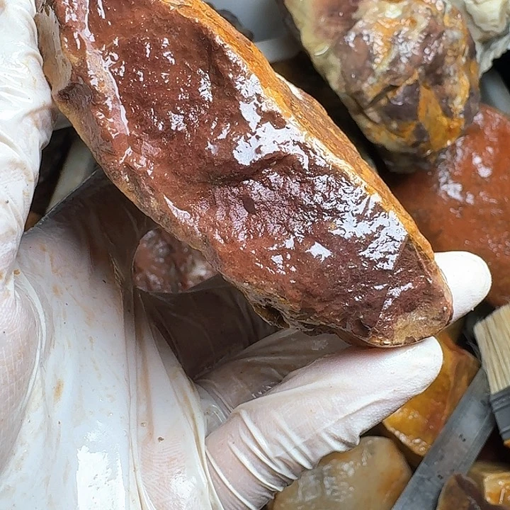 寿山石闲***舞寿山石的颜色