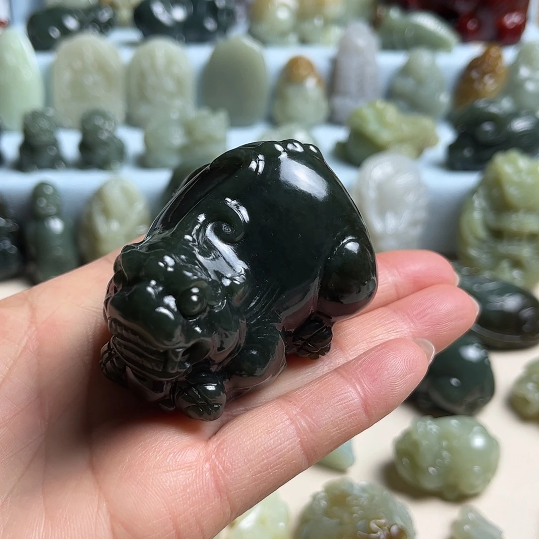 小***豪和田玉未镶嵌把件