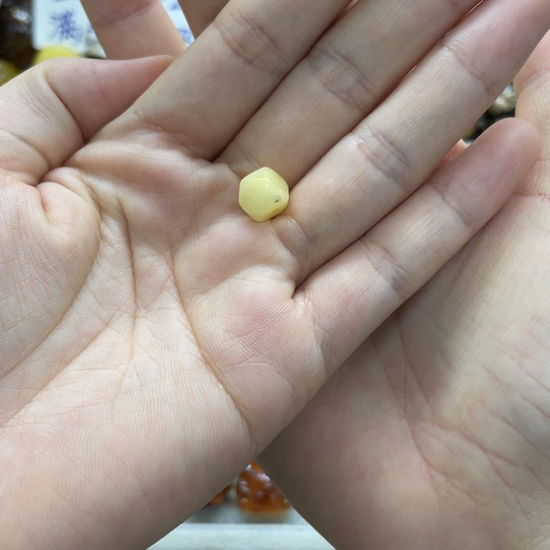 雨***青裸石琥珀未镶嵌罗诺诺 存