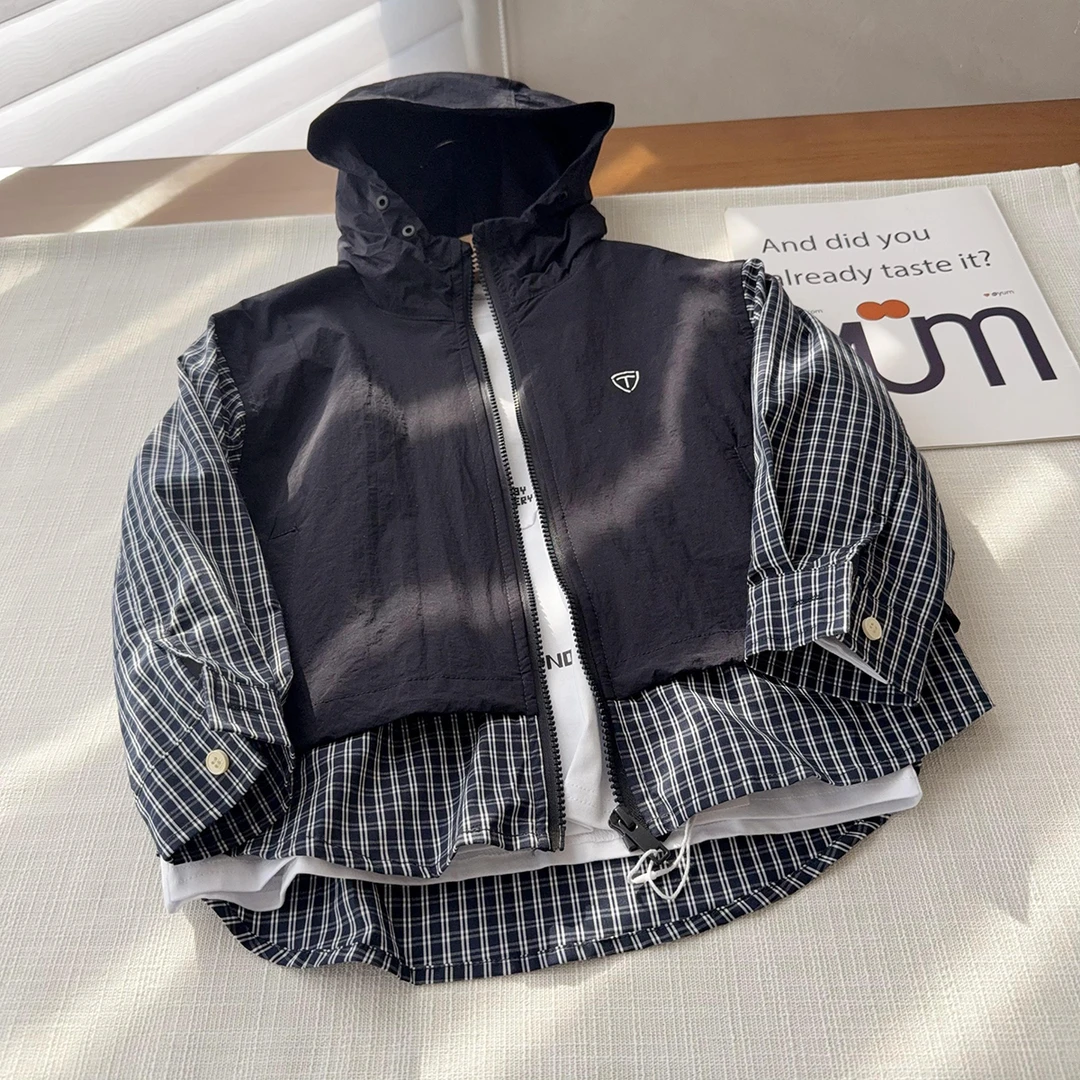 儿童拼接外套2025新款中大童防风冲锋衣连帽格子男童假两件夹克衫