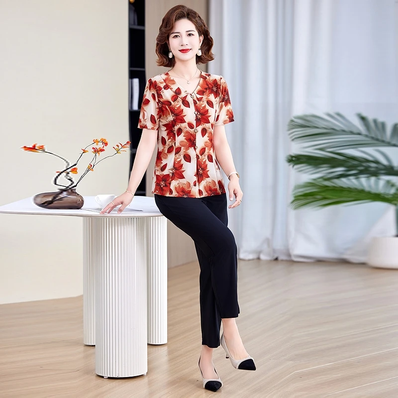 2025新款百搭褶皱薄款V领中老年女装休闲t恤夏装宽松洋气遮肚小衫