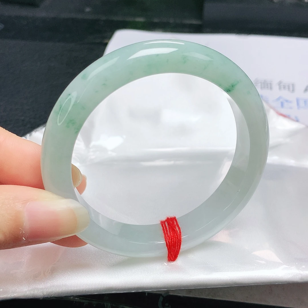 翡翠手镯未镶嵌正