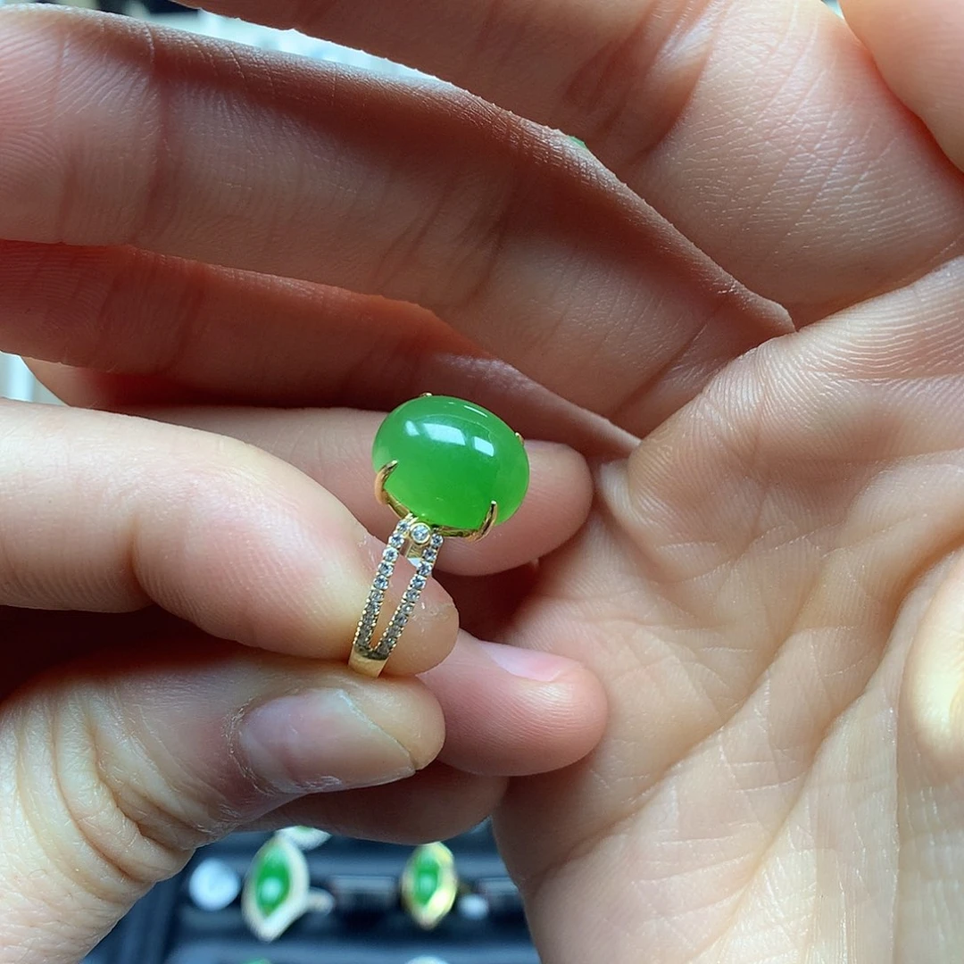 和田玉戒指18K金镶嵌8×10