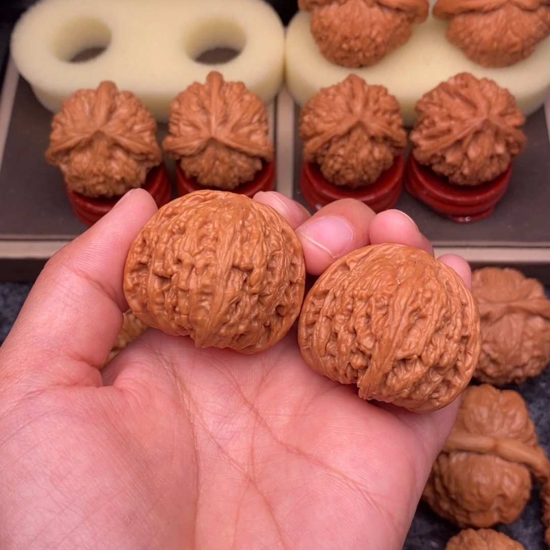 文玩核桃把件野生红宝石38