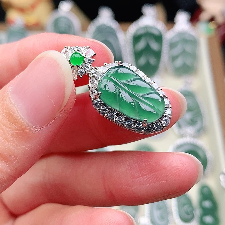 颈饰未镶嵌翡翠吊坠
