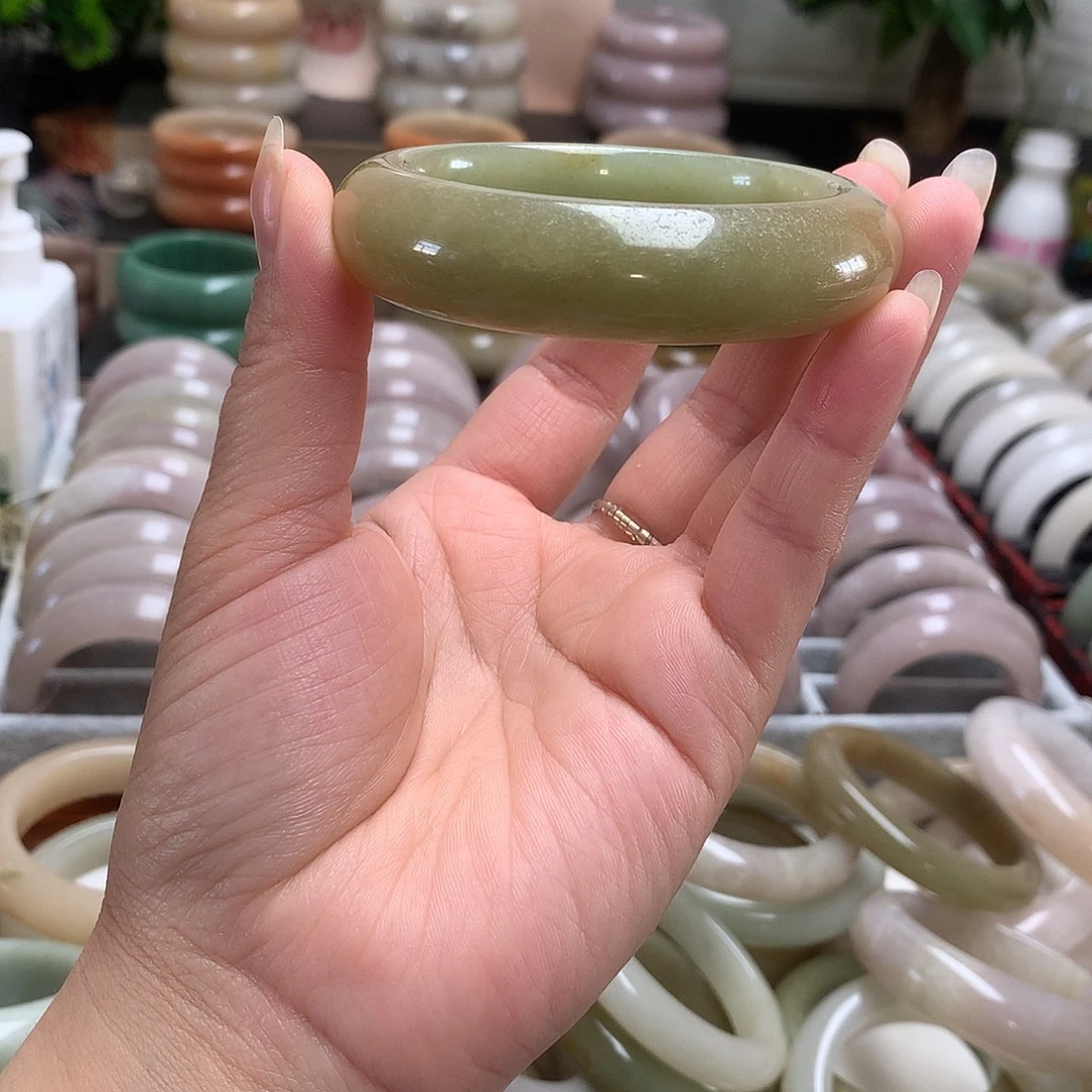 石英质玉未镶嵌手镯