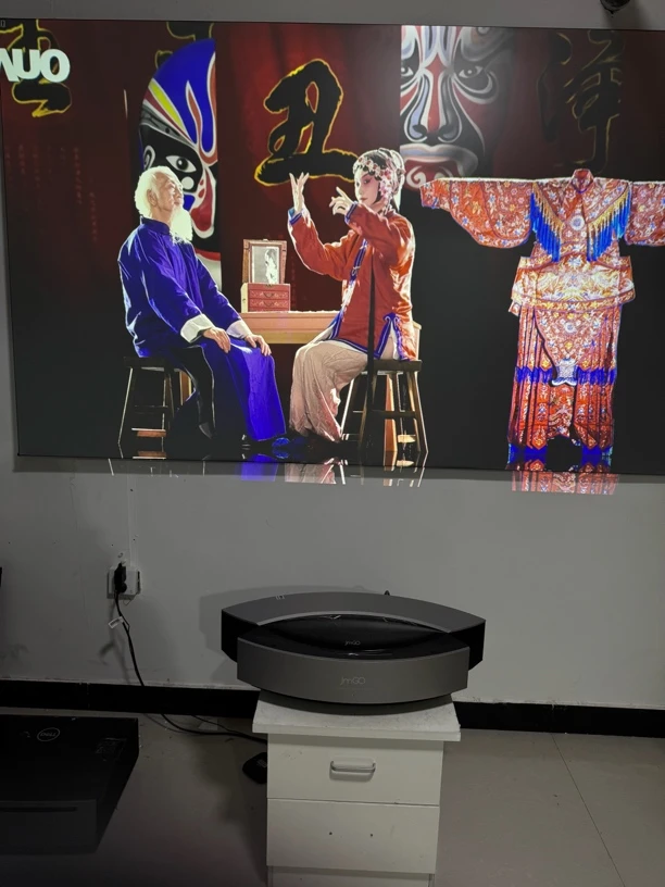 95新/JMGO/坚果 坚果S1激光超短焦投影