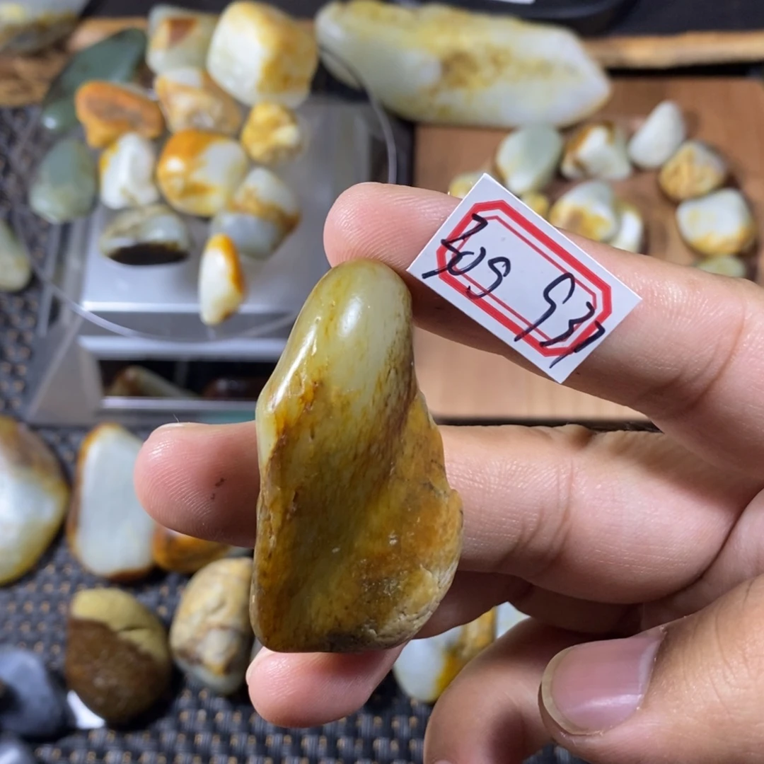 和田玉（糖玉）未镶嵌挂件