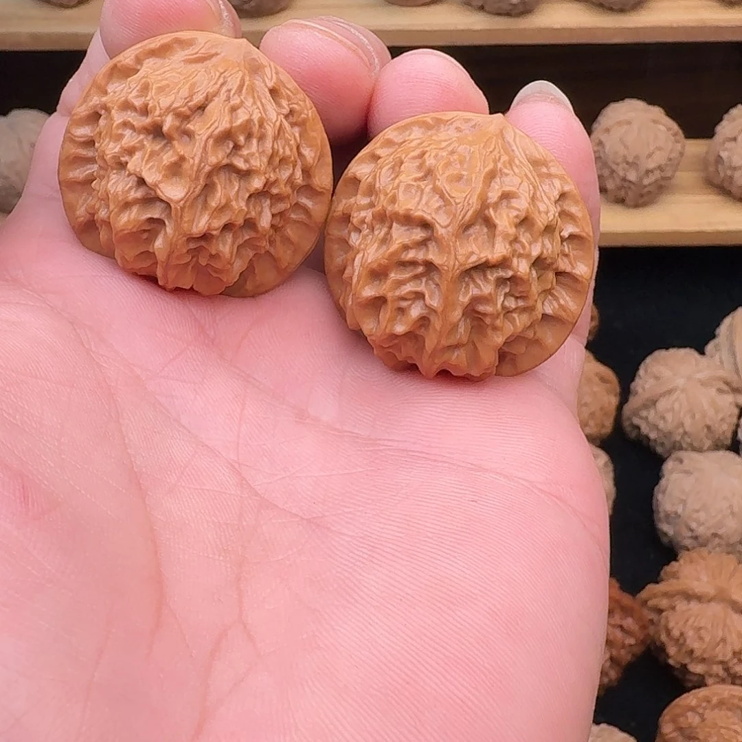 吊坠桃核瓷娃娃，36，微修