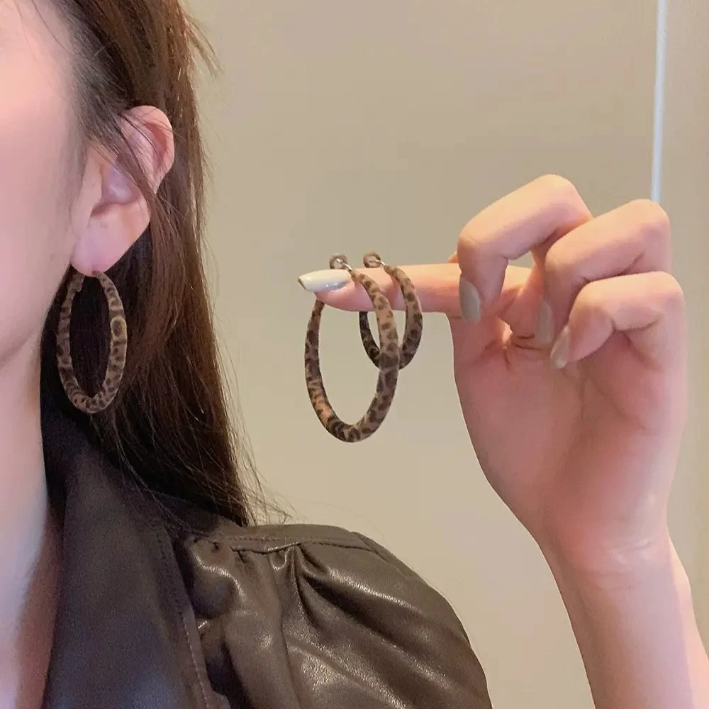 铜合金绒毛耳饰 早秋复古轻奢植绒豹纹耳圈女气质文艺耳环耳饰