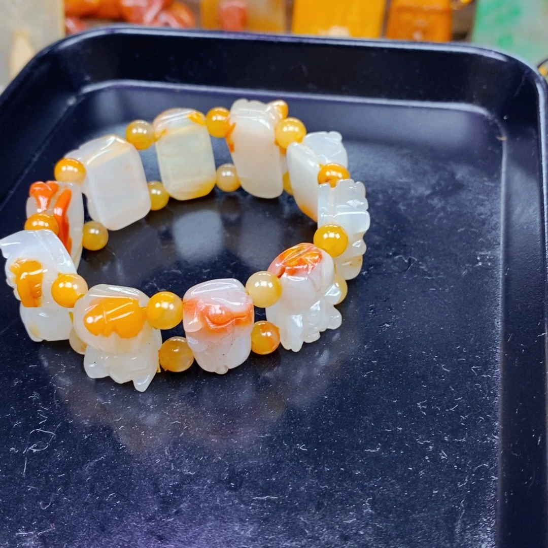 石英质玉（黄龙玉）未镶嵌颈饰