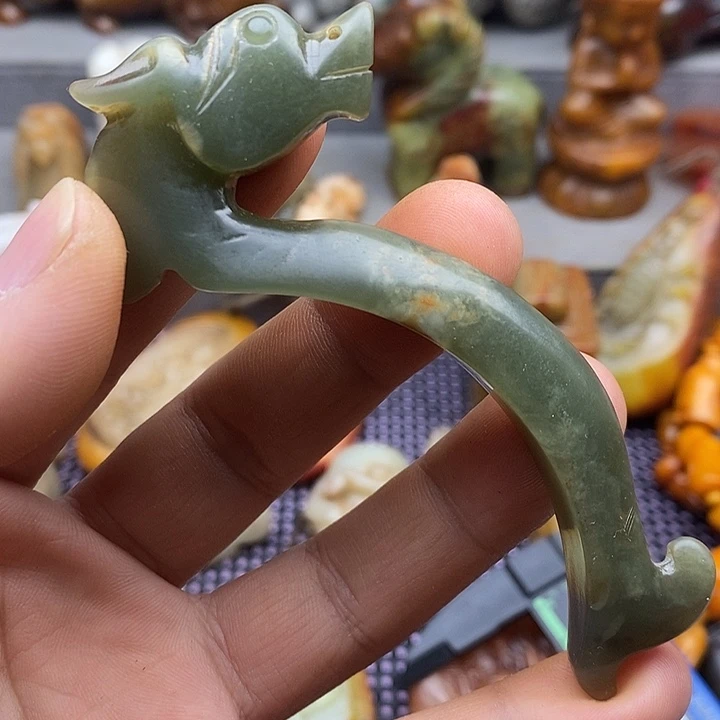 未镶嵌蛇纹石玉颈饰