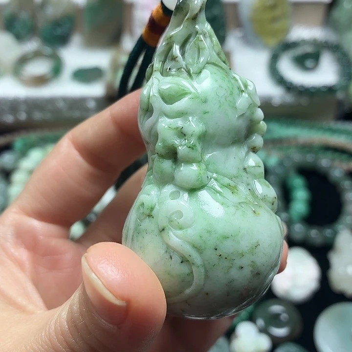 独山玉未镶嵌吊坠