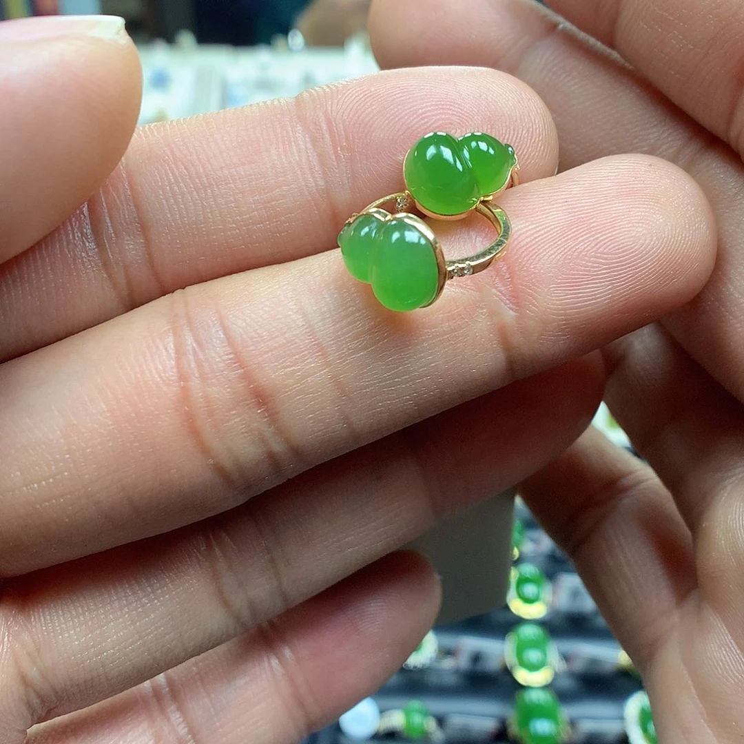 和田玉耳饰18K金镶嵌8×10