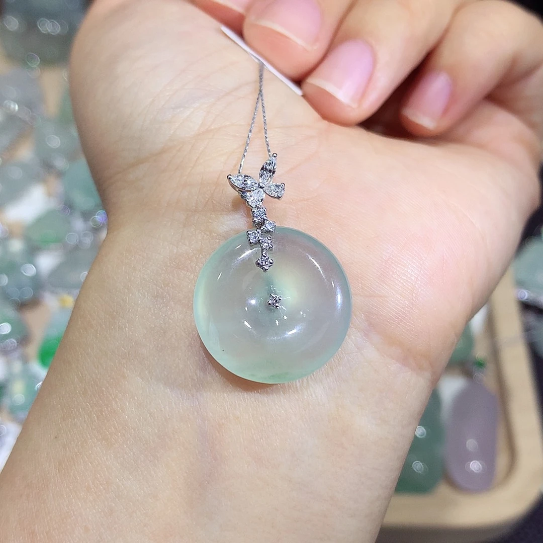 翡翠18K金镶嵌颈饰扣子