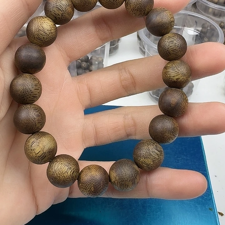 沉香手串奇楠沉香手串1.2 规格12 克单圈多样性发一