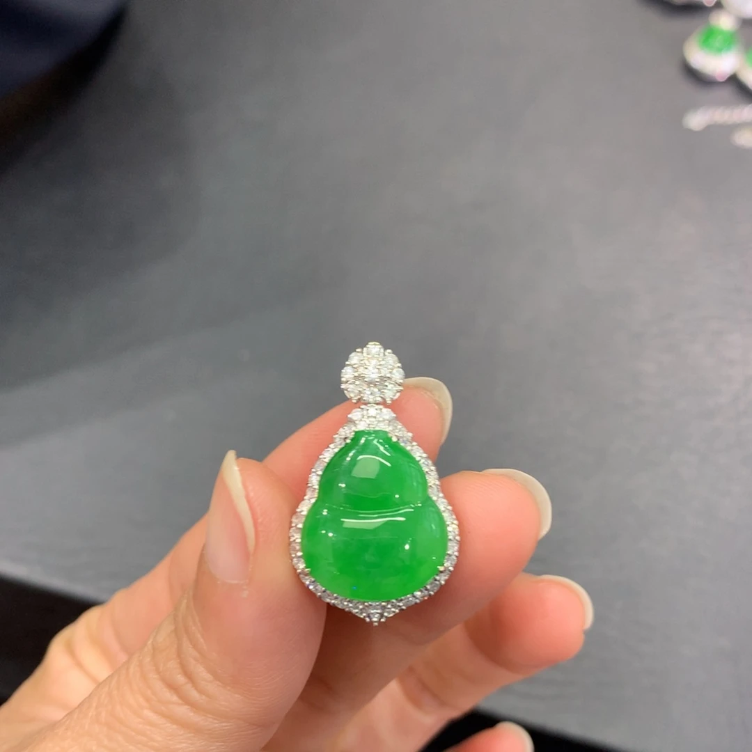 吊坠(不含链)18K金镶嵌翡翠
