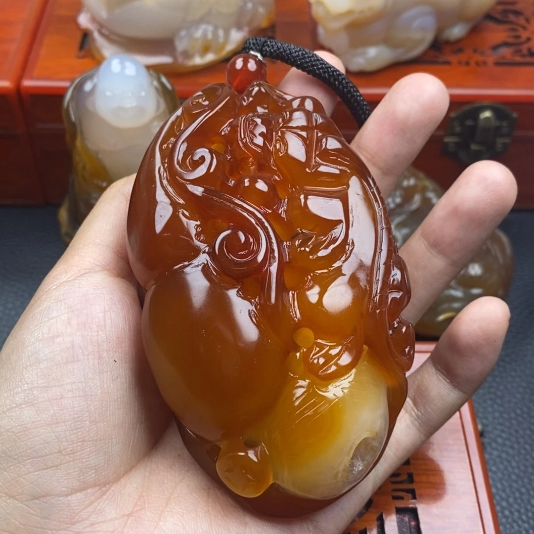 泉***司未镶嵌玛瑙/玉髓珠宝奇石