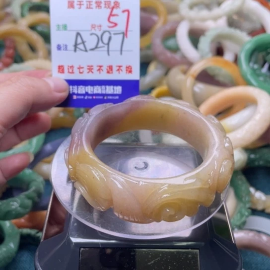 【闪购商品】未镶嵌手镯（圆镯）石英质玉