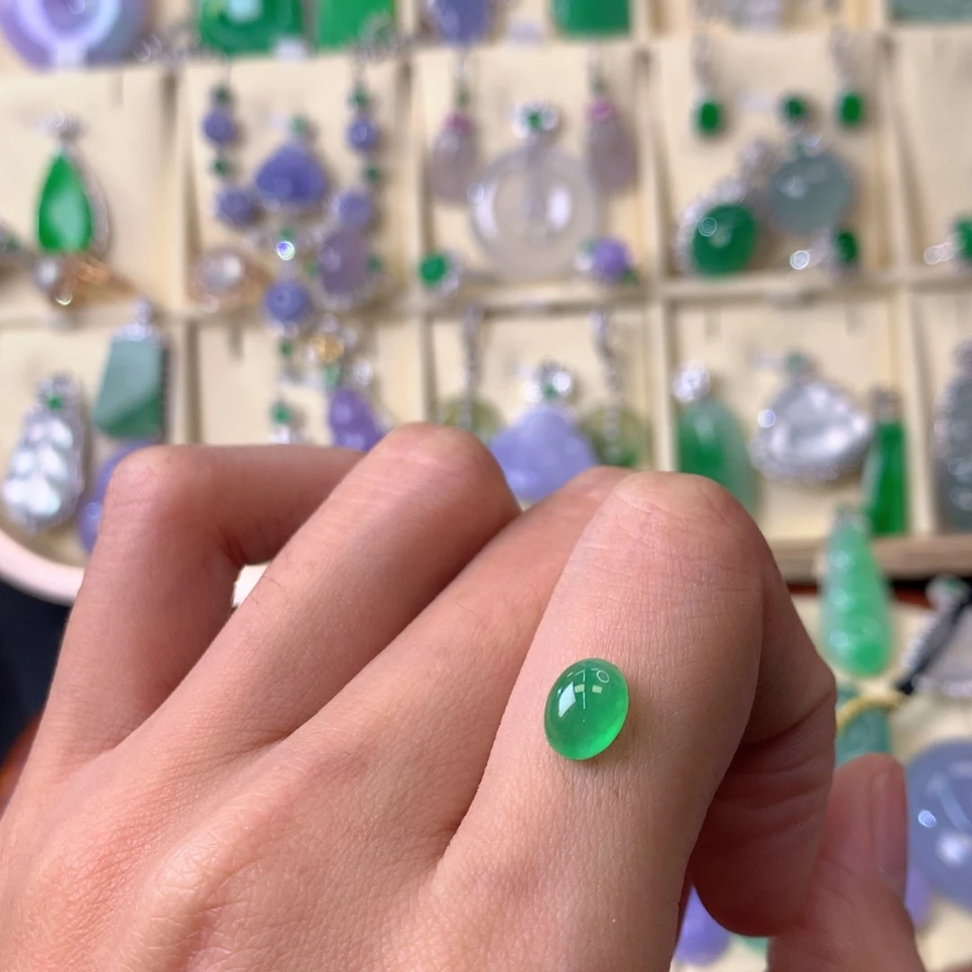 翡翠颈饰未镶嵌吊坠