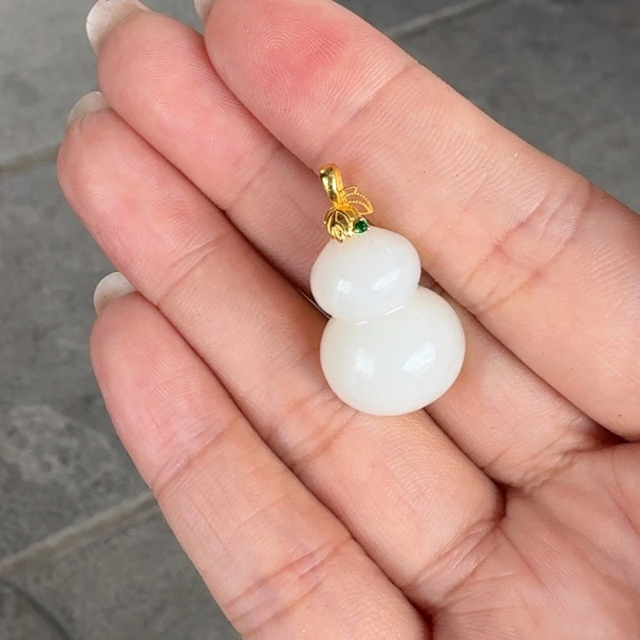 和田玉18K金镶嵌颈饰