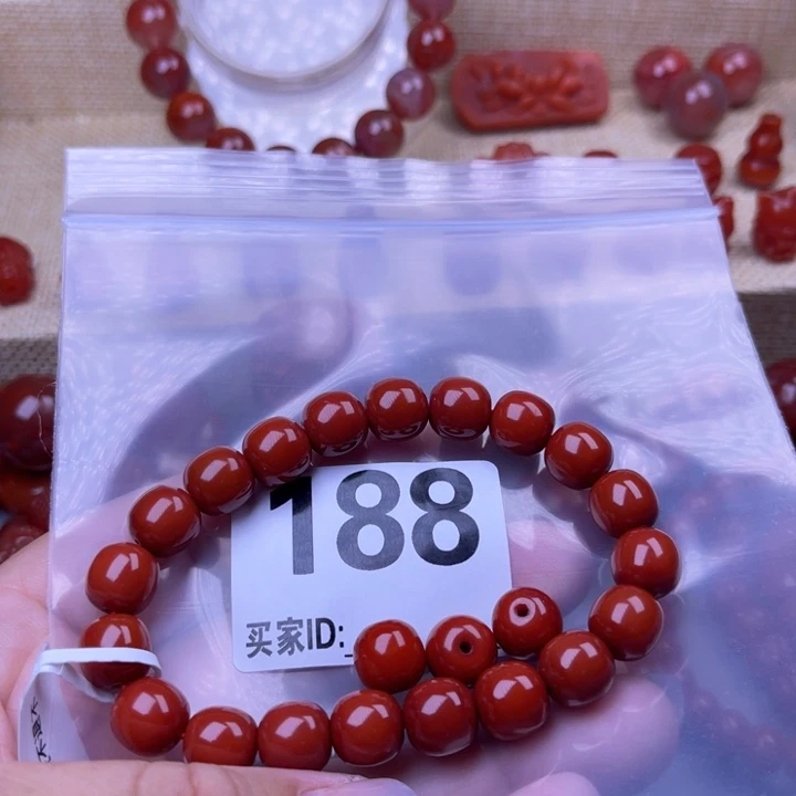 ****九南红玛瑙未镶嵌颈饰