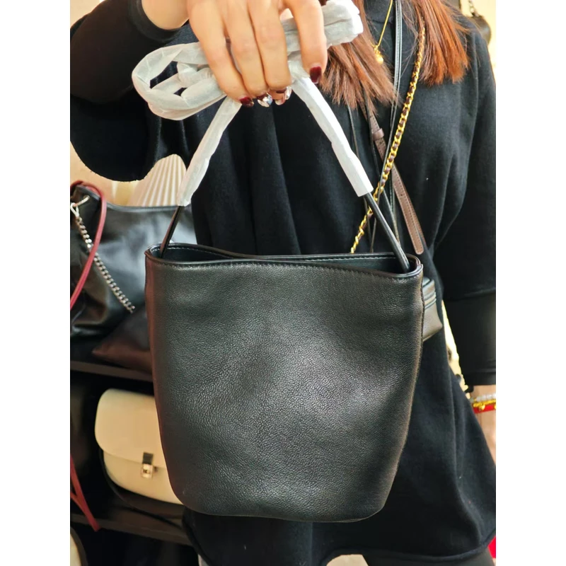 YUSHA/高档黑色手提小水桶包-G261