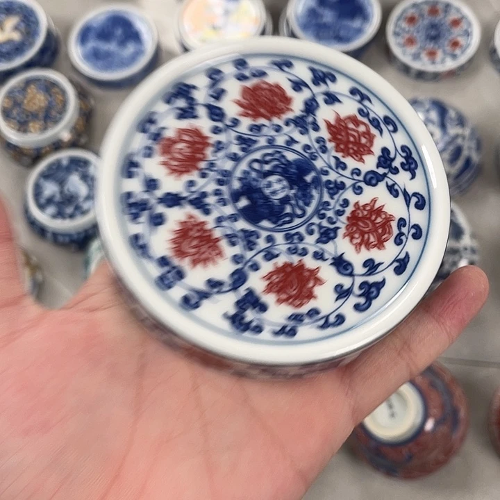 瓷片景德镇釉里红缠枝莲盖置