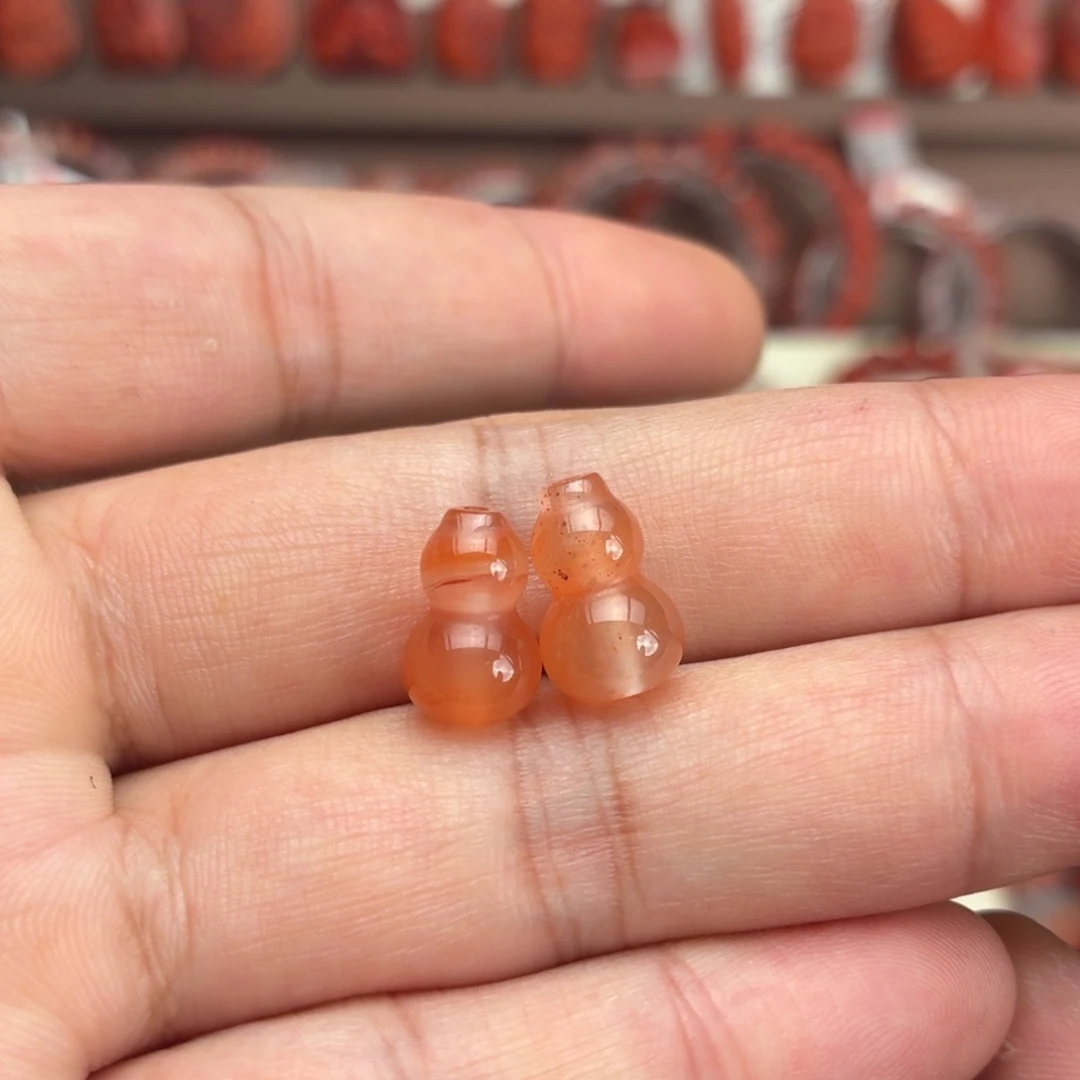 南红玛瑙未镶嵌颈饰一对通孔葫芦