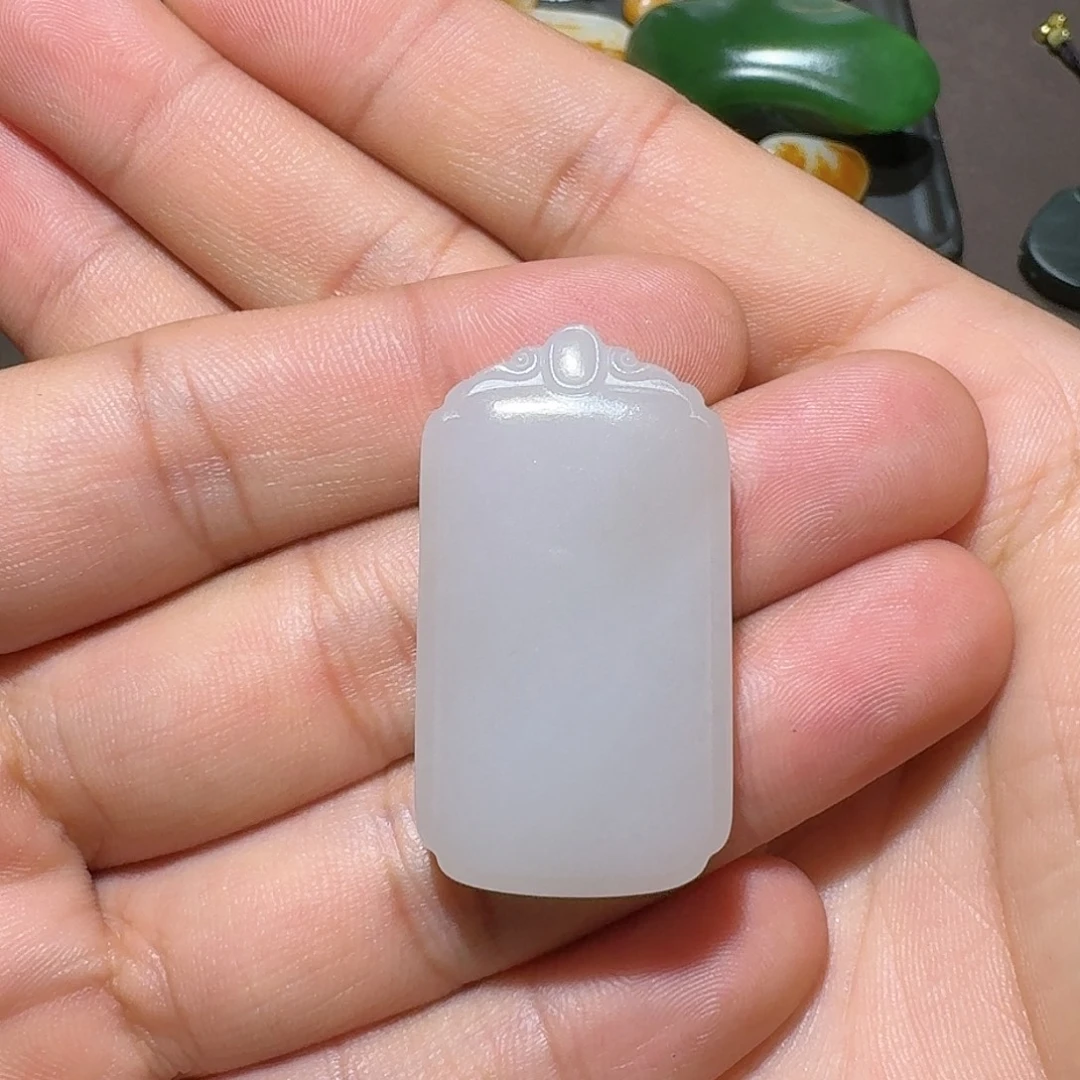 童***忆和田玉未镶嵌颈饰