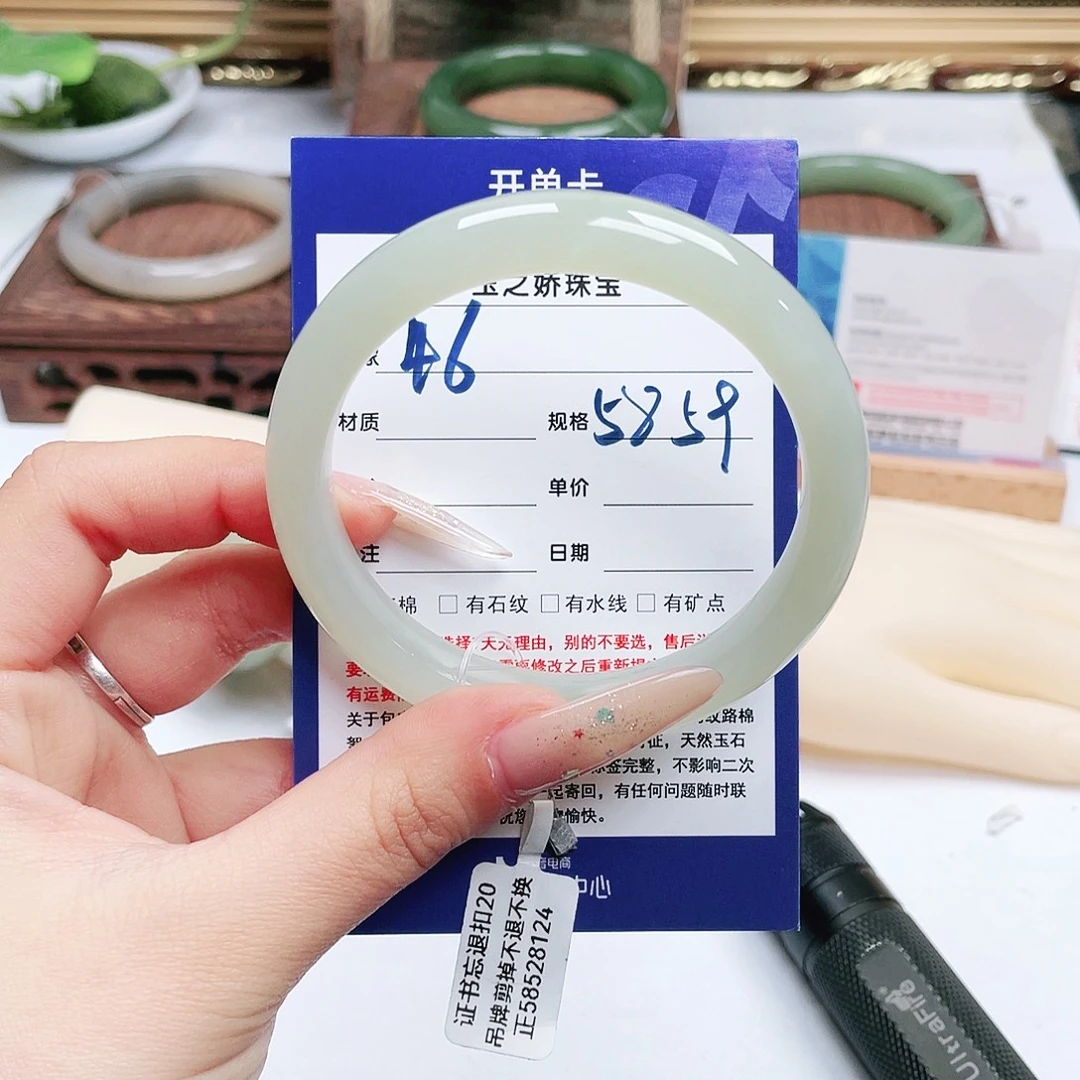 和田玉未镶嵌手镯