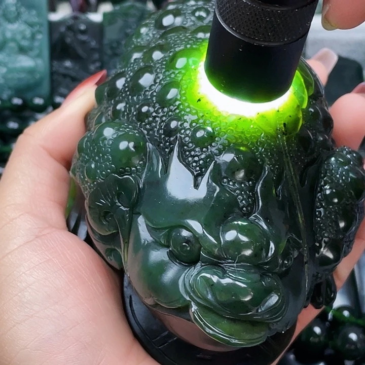 蛇纹石玉未镶嵌挂件泰山玉金蟾大摆件