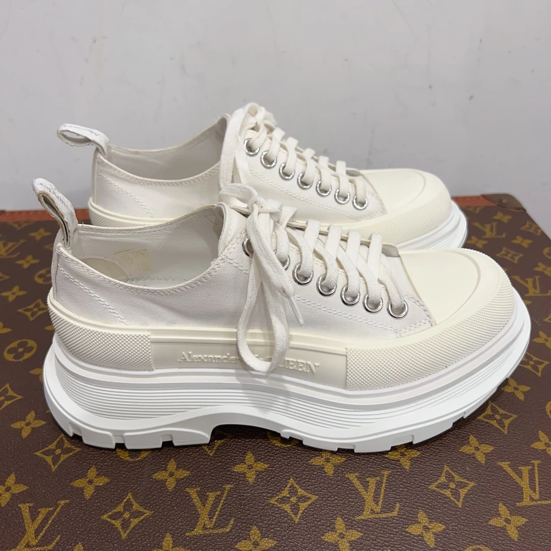 99新 Alexander McQueen/亚历山大·麦昆 运动鞋尺码36.5/GSS24390