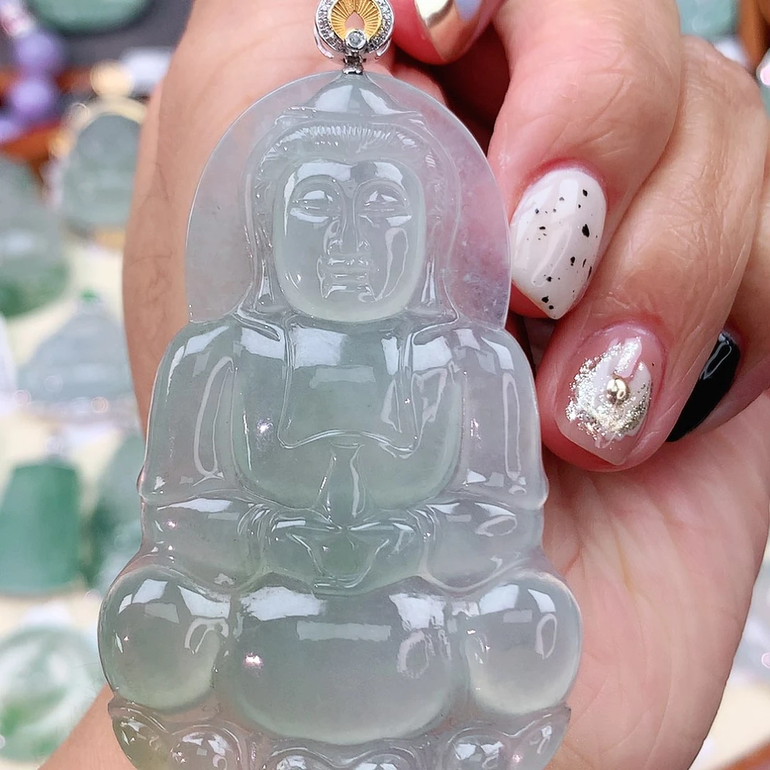 翡翠18K金镶嵌颈饰观音