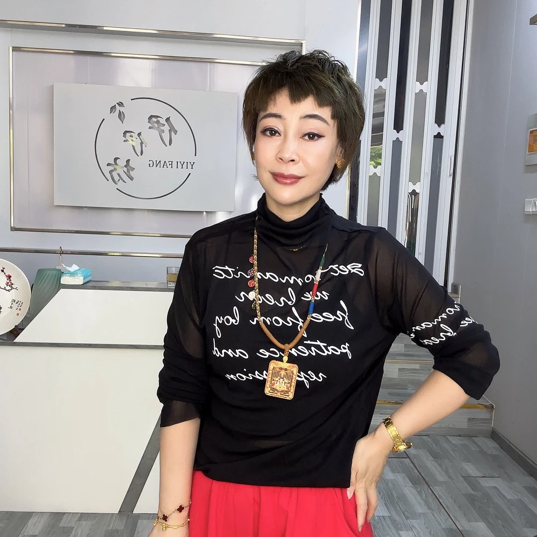 宽松长袖半高领字母打底衫