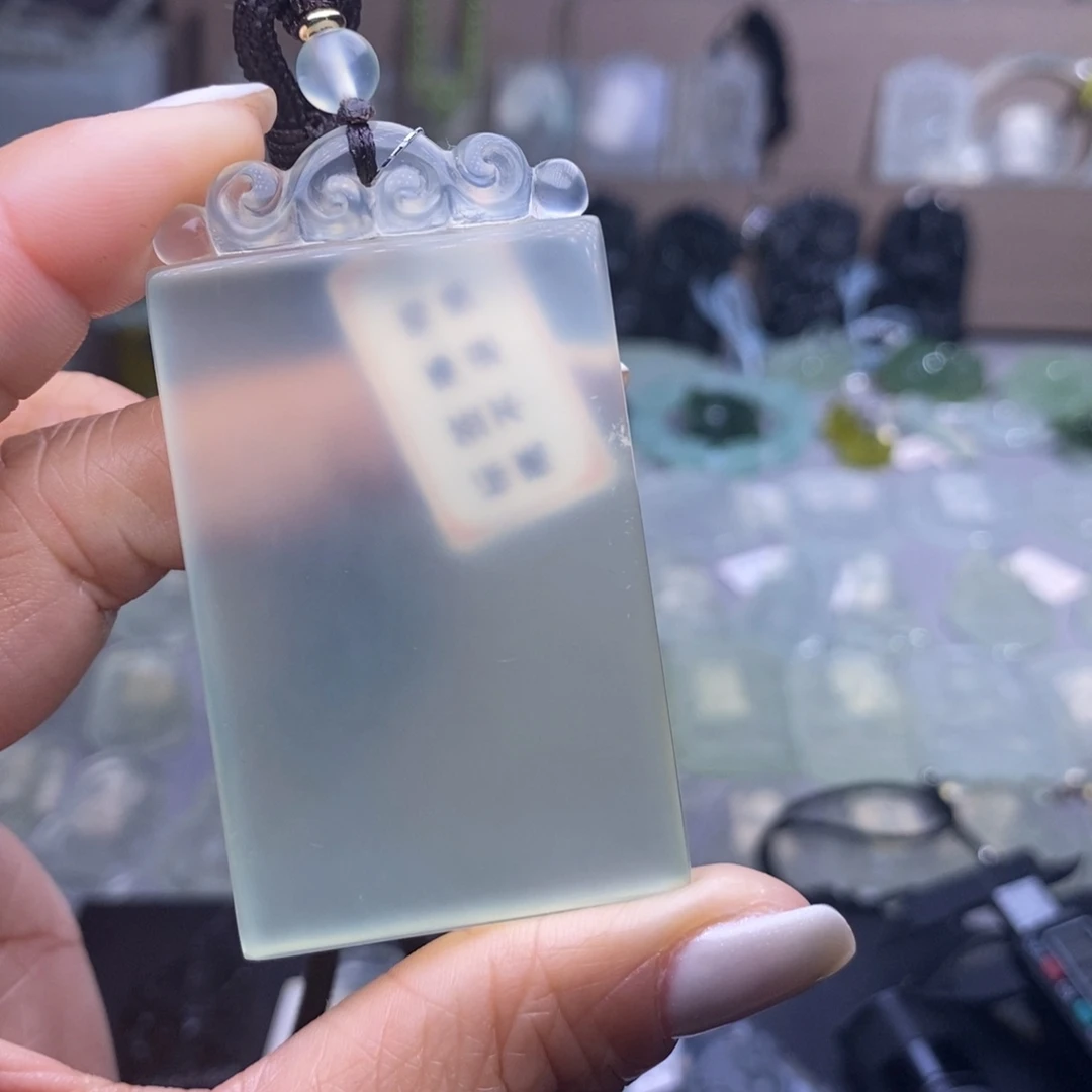 厚***！蛇纹石玉未镶嵌颈饰