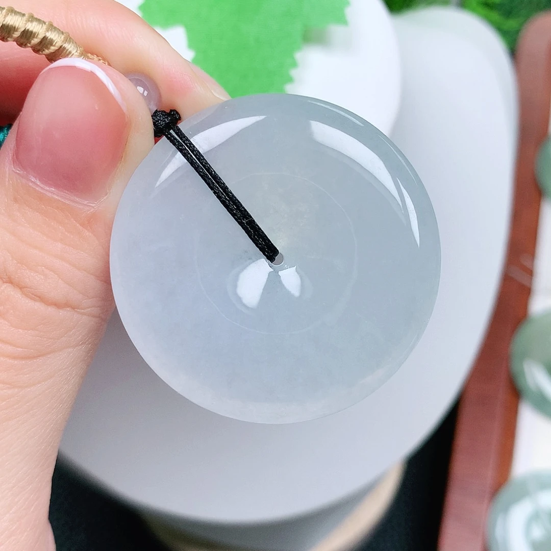 翡翠未镶嵌颈饰平安