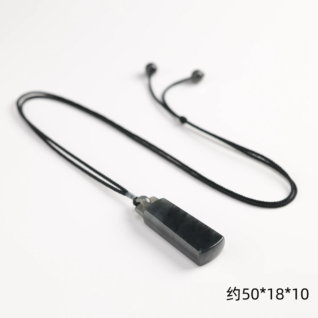 本真 | “素语“严选精品和田玉高色青花无事牌吊坠多样性发其一