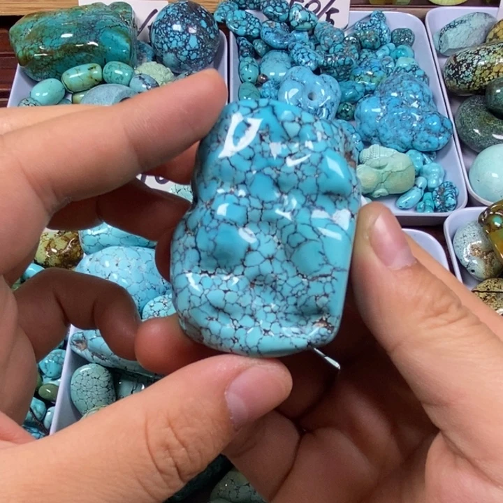 绿松石未镶嵌颈饰